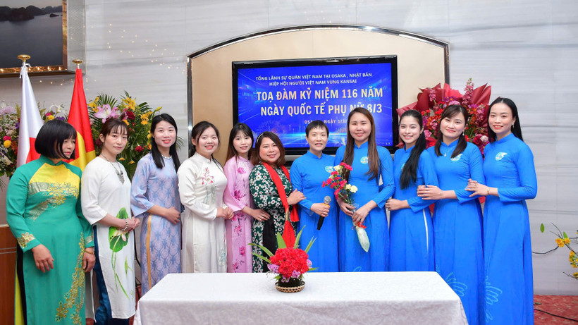 Đông đảo chị em phụ nữ đang sinh sống, học tập và làm việc tại khu vực Kansai đến tham dự tọa đàm.