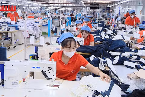[Video] Đề xuất 2 mức tăng lương tối thiểu vùng 9,8% và 8,5% trong năm 2027