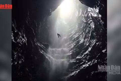 [Video] Phát hiện thêm hang động có thác nước tại Phong Nha-Kẻ Bàng