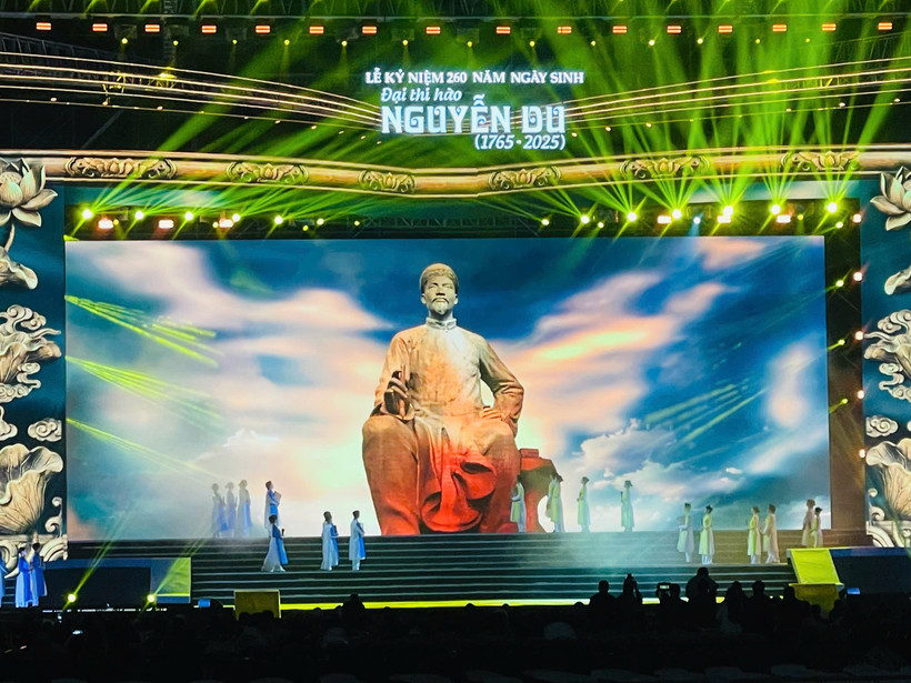 Lễ kỷ niệm 260 năm Ngày sinh Đại thi hào Nguyễn Du được tỉnh Hà Tĩnh tổ chức trang trọng với nhiều hoạt động thiết thực, có ý nghĩa lan tỏa sâu rộng.