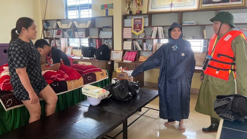 Các hộ dân vùng hạ du hồ Kẻ Gỗ được di dời đến nơi an toàn.