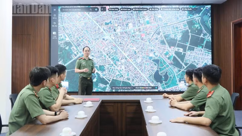 Mỗi dòng thông tin, mỗi tín hiệu tiếp nhận tại Trung tâm Thông tin chỉ huy Công an Hà Tĩnh đều được phân tích, sàng lọc, đánh giá đa chiều.