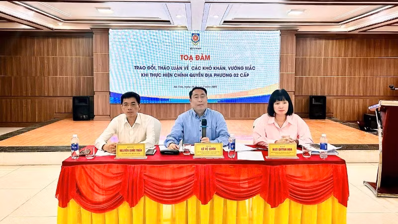 Cục Phổ biến, giáo dục pháp luật và Trợ giúp pháp lý và Sở Tư pháp Hà Tĩnh chủ trì tọa đàm.