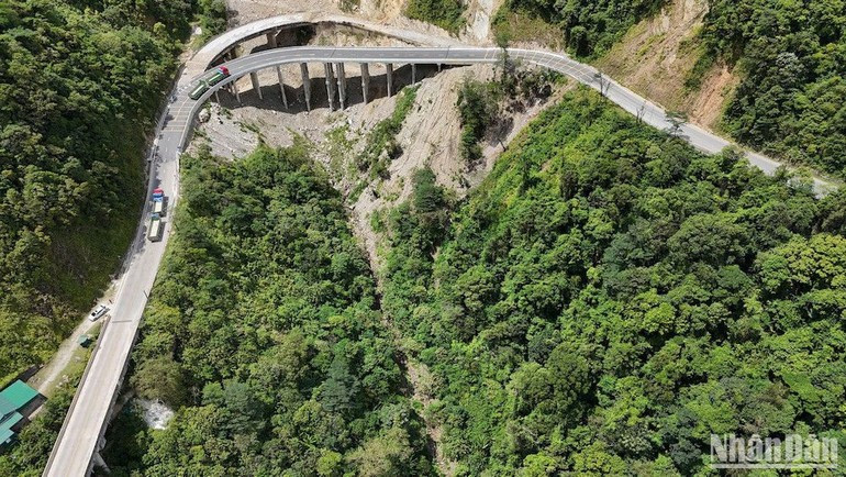 Quốc lộ 8A, trục giao thông xương sống của Khu kinh tế Cửa khẩu quốc tế Cầu Treo, tuyến đường kết nối giao thương giữa các tỉnh của Việt Nam, Lào và khu vực đông bắc Thái Lan