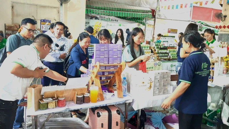 Phiên Chợ 'Tết Xanh - Quà Việt' 2026: Điểm Hẹn 12 Năm Gìn Giữ Hương Vị Tết Cổ Truyền