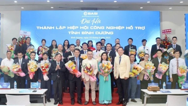 Ra mắt Ban chấp hành Hiệp hội Công nghiệp hỗ trợ tỉnh Bình Dương nhiệm kỳ I. 