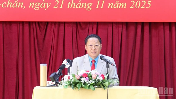 Đồng chí Laopaoxong Navongxay, Ủy viên Trung ương Đảng, Phó Trưởng ban Thường trực Ban Tuyên huấn Trung ương Đảng Nhân dân cách mạng Lào. (Ảnh: DUY TOÀN)