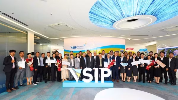 Đại diện chủ đầu tư VSIP, các đại lý phân phối bất động sản hàng đầu khu vực, cùng các đối tác là những thương hiệu bán lẻ, F&B uy tín trong và ngoài nước.
