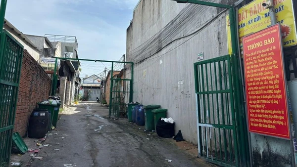 Hiện trạng khu đất đã xây dựng nhà ở trái phép và bán cho nhiều người bằng hình thức vi bằng.