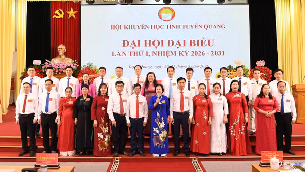 Ban Chấp hành Hội Khuyến học tỉnh Tuyên Quang khóa I ra mắt đại hội.