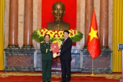 Chủ tịch nước trao quyết định thăng quân hàm cho Đại tướng Trịnh Văn Quyết.