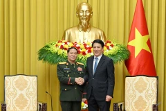 Chủ tịch nước tiếp Chủ nhiệm Tổng cục Chính trị Quân đội nhân dân Lào. (Ảnh: THỦY NGUYÊN)