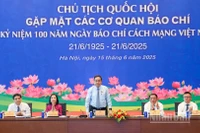 Chủ tịch Quốc hội Trần Thanh Mẫn và các đại biểu chủ trì gặp mặt.