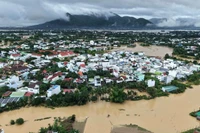 Phường Tây Nha Trang ngập trong biển nước. (Ảnh chụp lúc 10 giờ sáng 19/11)