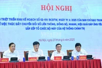 Các đồng chí lãnh đạo Đảng, Nhà nước và các đại biểu chủ trì hội nghị.