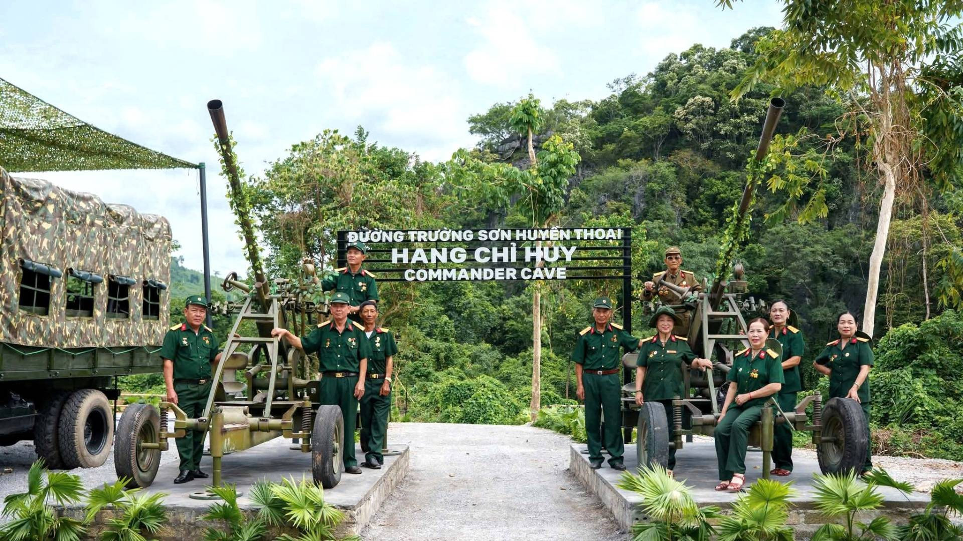 Hang Chỉ Huy (còn gọi là Hang NH) tại Km12, đường 20 Quyết thắng là “căn cứ hậu cần chiến lược” của Bộ Tư lệnh 559 trong cuộc kháng chiến chống Mỹ, cứu nước. Nơi đây được đầu tư, phục dựng thành sản phẩm du lịch sinh thái-lịch sử thông qua hệ thống trưng bày sinh động và trải nghiệm thực tế ảo ấn tượng. z6840836070359-0fa98eba21bd97b4a9e53f927c85e2ef.jpg