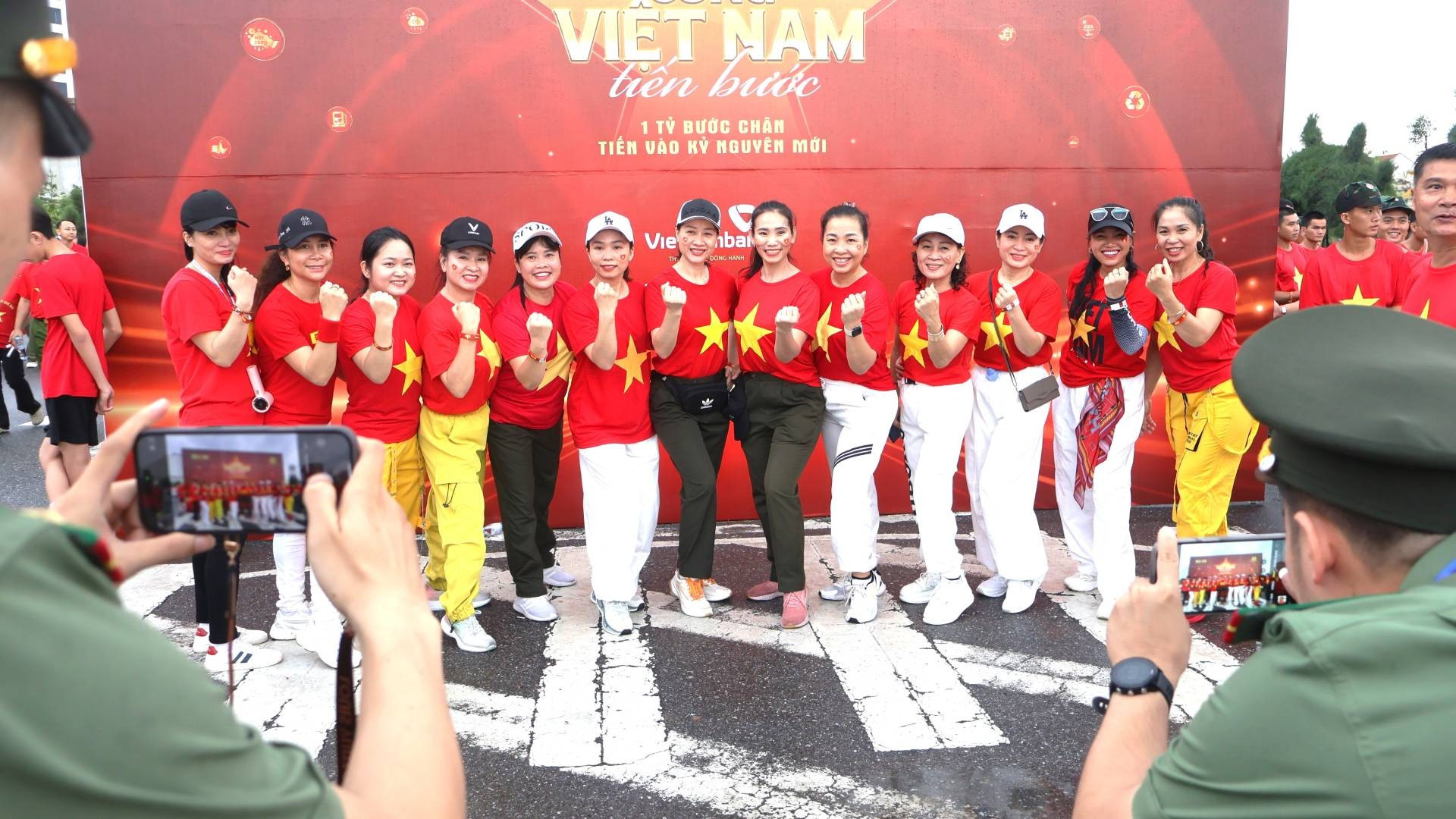 Khoảng khắc đẹp dưới góc nhìn của người công an nhân dân. a3.jpg