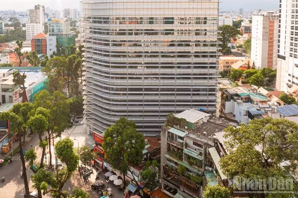 Thành phố Hồ Chí Minh có công trình đầu tiên trên thế giới đạt đồng thời chứng nhận bạch kim cao nhất theo ba hệ thống công trình xanh. 