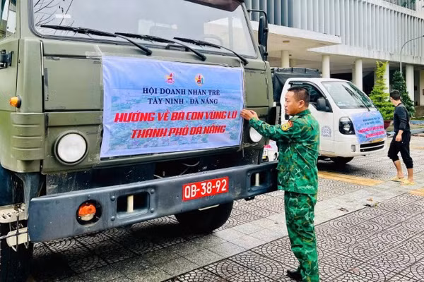 Tập kết hàng hóa trước khi vận chuyển.