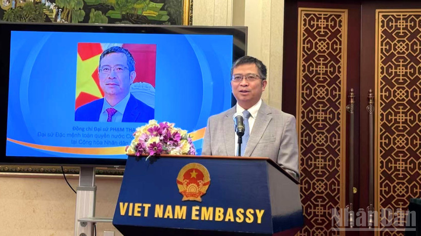 Đại sứ Phạm Thanh Bình trong một sự kiện được tổ chức ở Đại sứ quán Việt Nam tại Trung Quốc. (Ảnh: HỮU HƯNG)