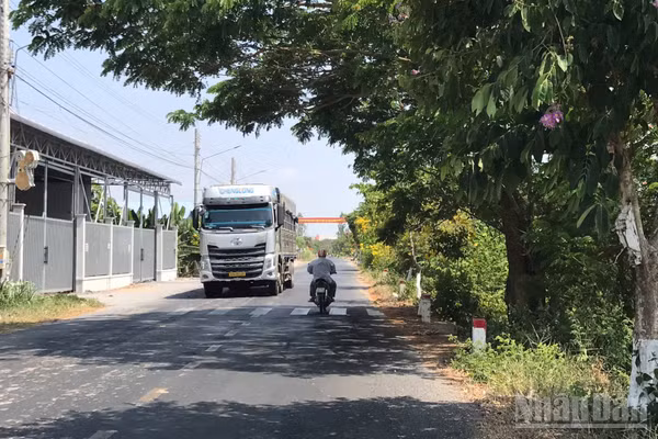 Tỉnh lộ 957 theo thời gian đã quá tải.