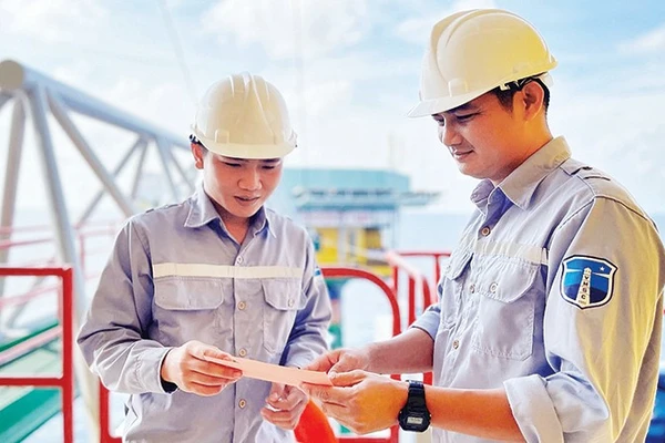 Nhân viên trạm hải đăng Nhà giàn DK1/21 đã hoàn thành việc bầu cử sớm ngày 3/3.