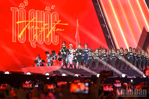 [Ảnh] Nhìn lại những khoảnh khắc thăng hoa tại concert quốc gia "Tổ quốc trong tim"