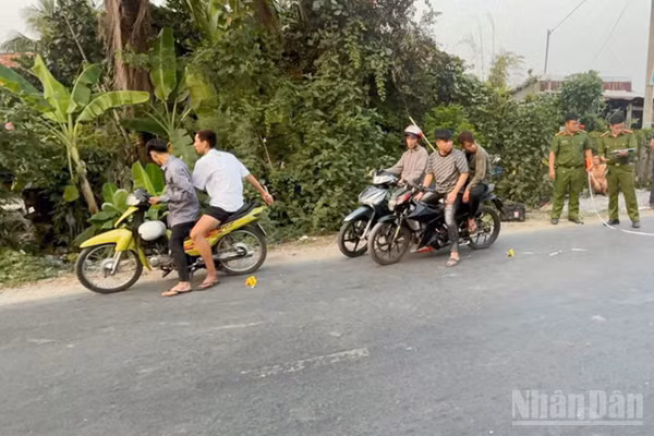 Công an tỉnh An Giang thực nghiệm dựng lại hiện trường vụ cướp.
