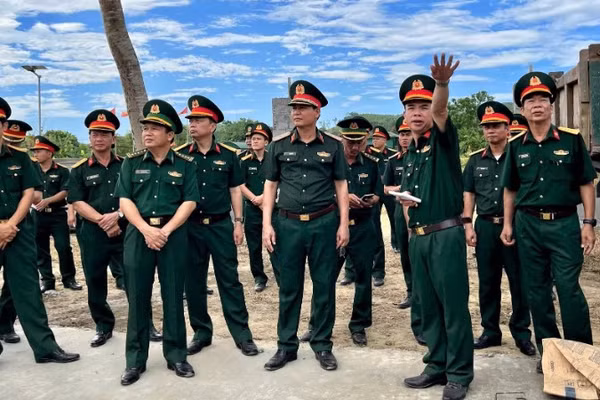 Ngày 23/6, Đoàn công tác Bộ Tham mưu Quân khu 4 do Thiếu tướng Lê Văn Vỹ, Phó Tham mưu trưởng Quân khu làm trưởng đoàn tiến hành khảo sát, giao nhiệm vụ cho các đơn vị thuộc Quân khu 4 tham gia thực hiện nhiệm vụ trong chương trình Giao lưu hữu nghị Quốc phòng biên giới Việt Nam-Lào lần thứ 3 tại Nghệ An.