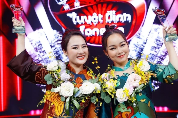 Võ Phương Thủy (phải) từng giành ngôi vị quán quân cuộc thi Tuyệt đỉnh song ca.
