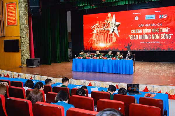 Ban tổ chức thông tin về Chương trình “Giao hưởng non sông”. (Ảnh: BTC)