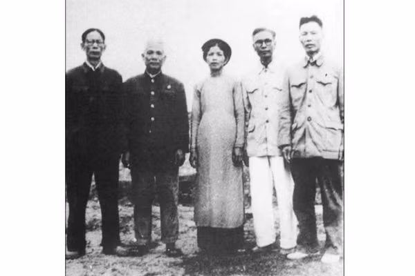 Một số đồng chí trong chi bộ Đảng Cộng sản Việt Nam đầu tiên tại Khu mỏ Mạo Khê. Ảnh tư liệu