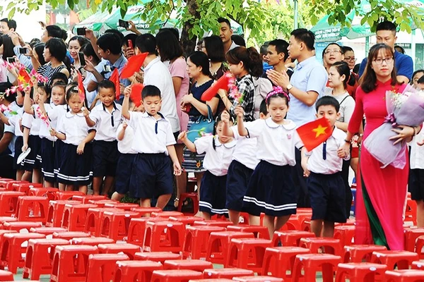Năm học mới 2025-2026 sẽ thực hiện miễn, hỗ trợ học phí đối với trẻ em mầm non, học sinh phổ thông. Ảnh: BẮC SƠN