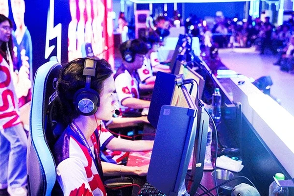 Sân chơi Esports đang tiến lên chuyên nghiệp tại Việt Nam.