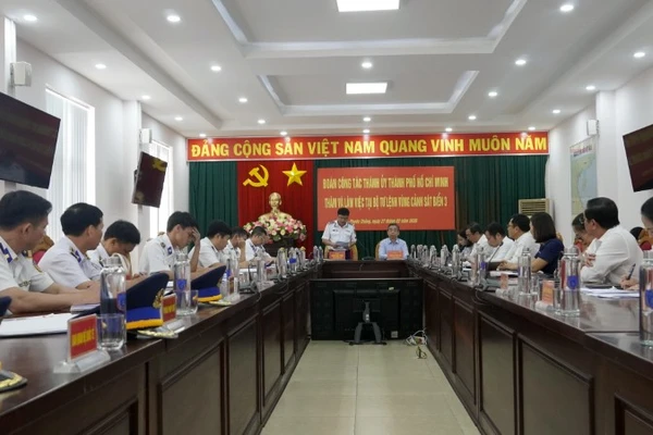 Quang cảnh buổi làm việc. 