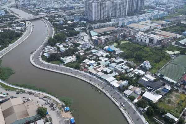 Dự án cải tạo và chỉnh trang tuyến kênh Tham Lương-Bến Cát-Rạch Nước Lên nay đã hiện rõ hình hài, cải thiện bộ mặt đô thị khu vực phía bắc thành phố. (Ảnh: QUÝ HIỀN)