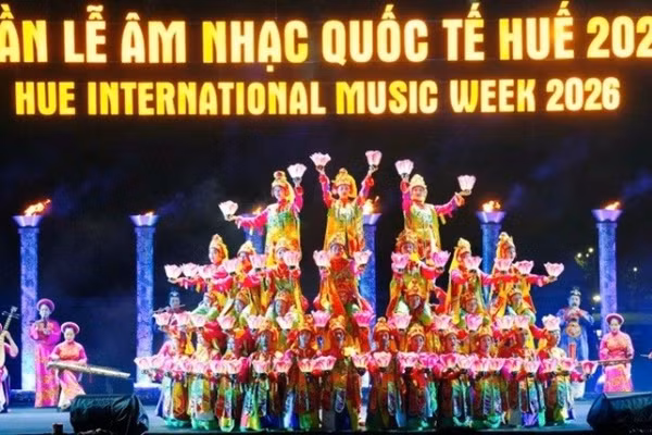 Tuần lễ Âm nhạc quốc tế Huế 2026 chính thức khai mạc tối 13/6 bên bờ sông Hương.