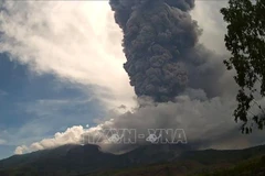 Núi lửa Lewotobi Laki-laki ở tỉnh Đông Nusa Tenggara, Indonesia phun trào. (Ảnh tư liệu: THX/TTXVN)