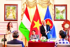Chương trình gặp mặt các tân sinh viên diễn ra ở trụ sở Đại sứ quán Việt Nam tại Hungary.