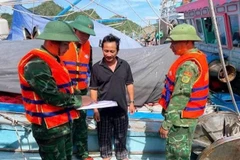 Bộ đội Biên phòng Hải Phòng tuyên truyền, vận động ngư dân phòng chống bão số 11.