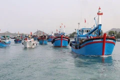 Đội tàu cá của ngư dân Khánh Hòa vươn khơi khai thác hải sản. (Ảnh: NGUYỄN THÀNH)