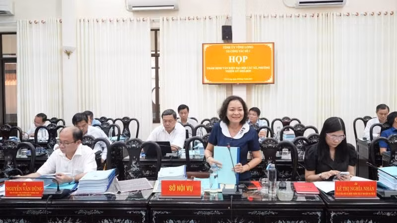 Đại biểu tham dự cuộc họp góp ý văn kiện Đại hội các phường nhiệm kỳ 2025-2030. (Ảnh: HOÀNG TRUNG)