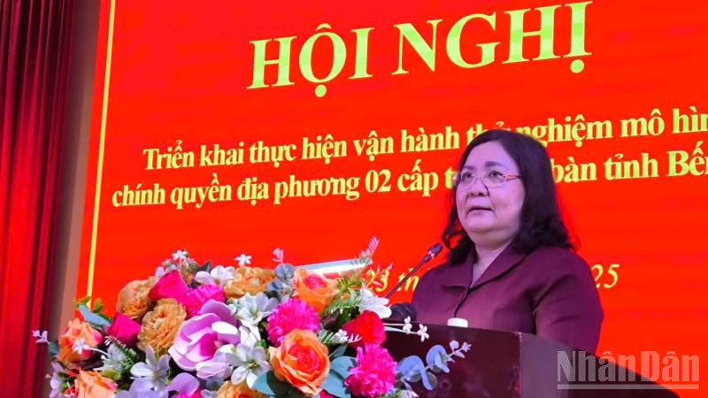 Bí thư Tỉnh ủy Bến Tre Hồ Thị Hoàng Yến phát biểu chỉ đạo tại hội nghị. (Ảnh: HOÀNG TRUNG) ndo_br_c-dao.jpg