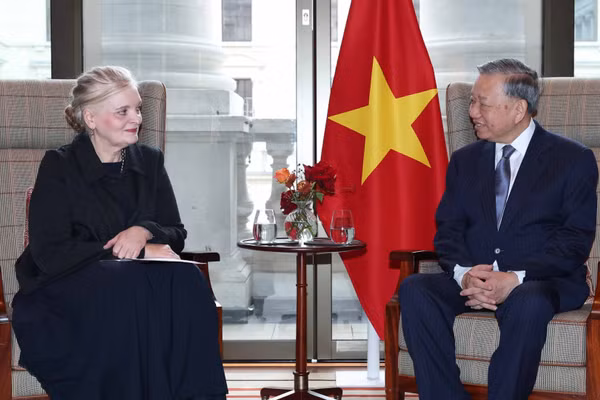 Tổng Bí thư Tô Lâm tiếp bà Helen Wilson, Phó Chủ tịch cấp cao Tập đoàn toàn cầu Rolls-Royce. (Ảnh: TTXVN) 