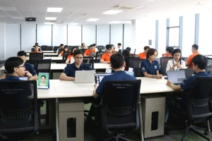 Các kỹ sư công nghệ thông tin của Tập đoàn FPT làm việc tại Khu công viên phần mềm Đà Nẵng số 2.