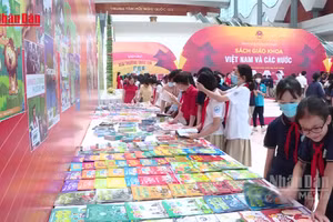 [Video] Học sinh toàn quốc được miễn phí sách giáo khoa từ năm học 2029-2030