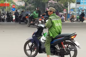 [Video] 100% xe ôm công nghệ, taxi ở Hà Nội phải chuyển sang xe điện vào năm 2030