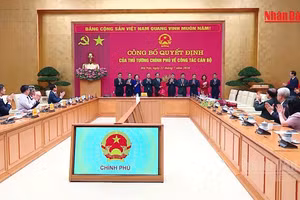 [Video] Thủ tướng trao quyết định giao Quyền Bộ trưởng Bộ Nội vụ và bổ nhiệm Thứ trưởng Thường trực Bộ Dân tộc và Tôn giáo
