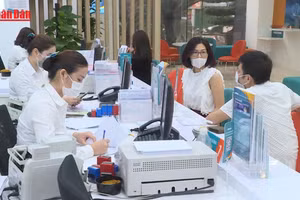 [Video] Mỗi ngày, có tới 800.000 tỷ đồng chảy qua hệ thống thanh toán ngân hàng