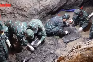 [Video] Đã tìm thấy 11 hài cốt liệt sĩ tại Công viên Lê Thị Riêng